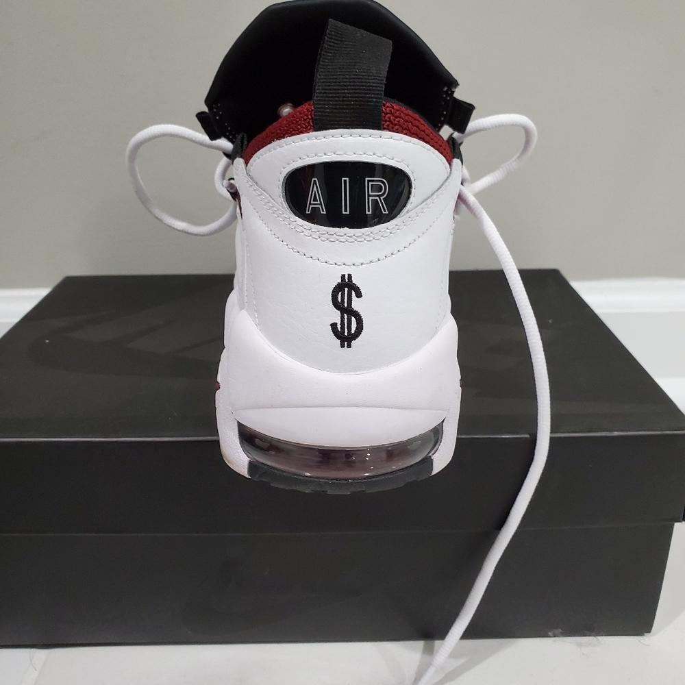 Nike - Picture 2 of 4